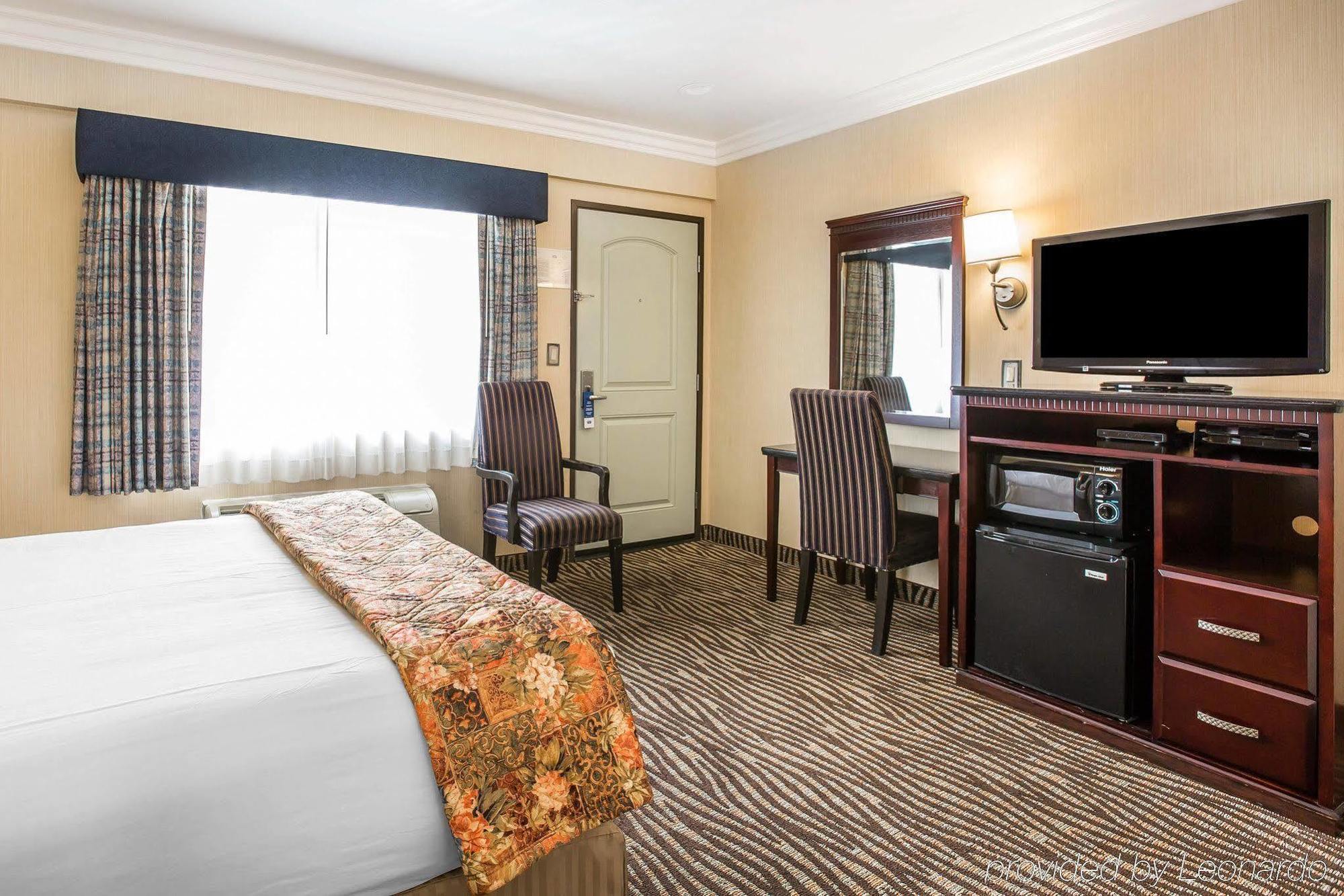 At 50 - Long Convention Center Hotel