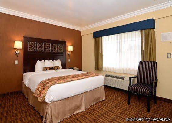 At 50 - Long Convention Center Hotel 2*