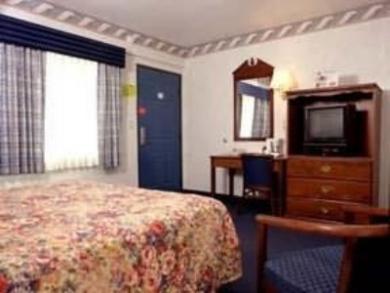 At 50 - Long Convention Center Hotel 2*